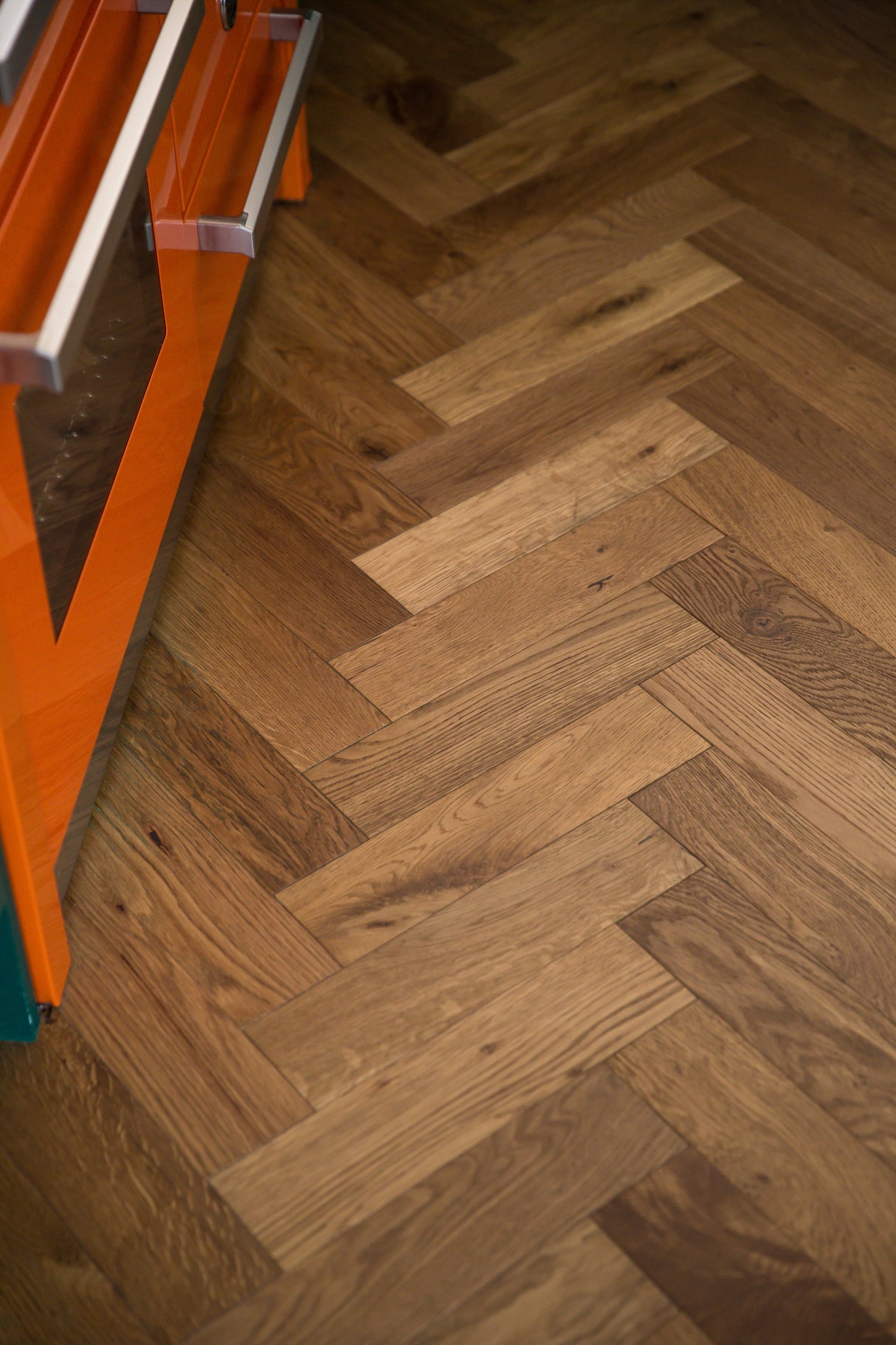 V4 Deco Herringbone Smoked Oak flooring — image 3