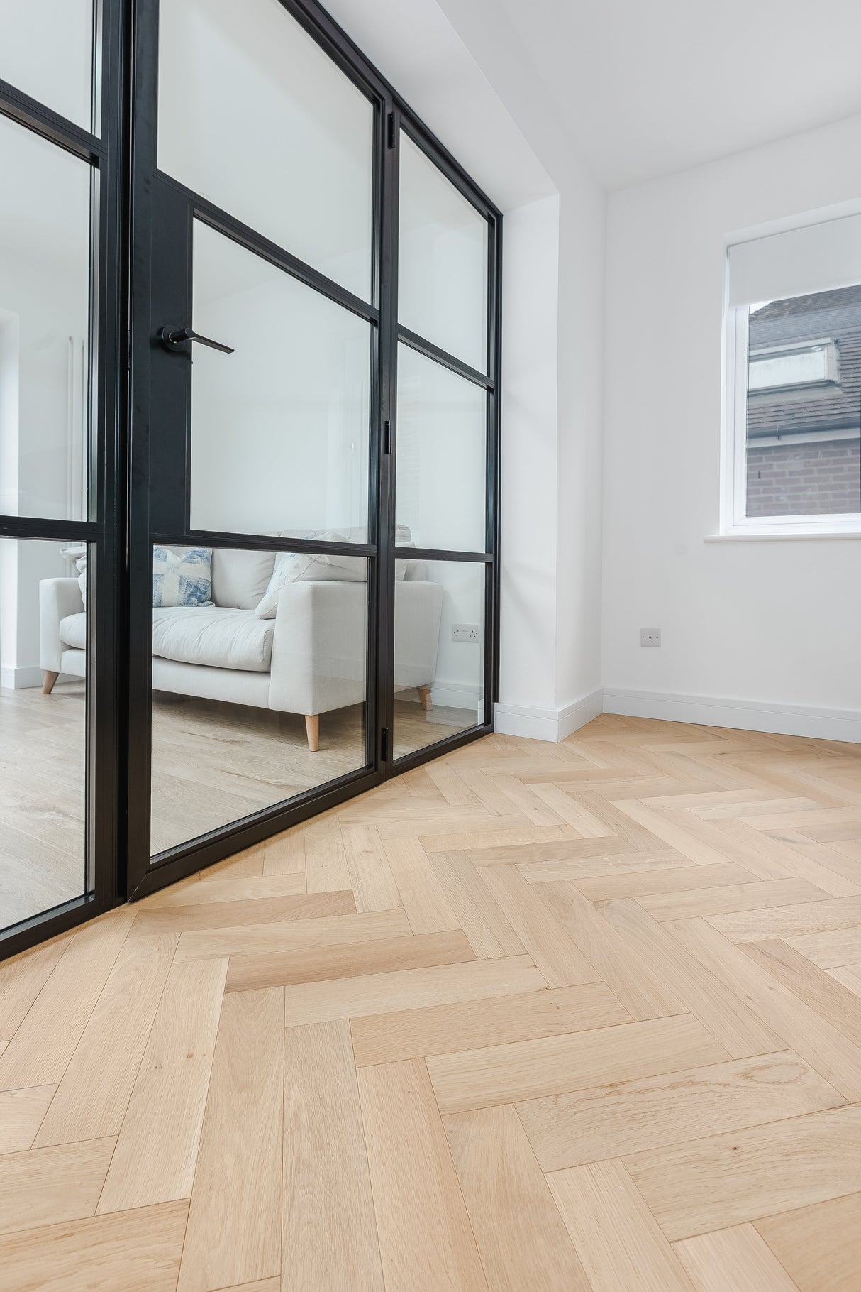 V4 Deco Herringbone Shore Drift Oak flooring — image 3