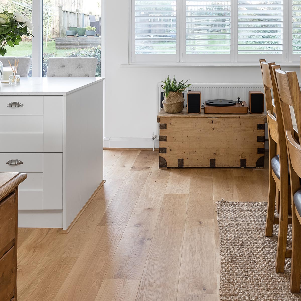 VIT107 Vale Oak (Price Per Pack) - Wiltshire Wood Flooring Supplies