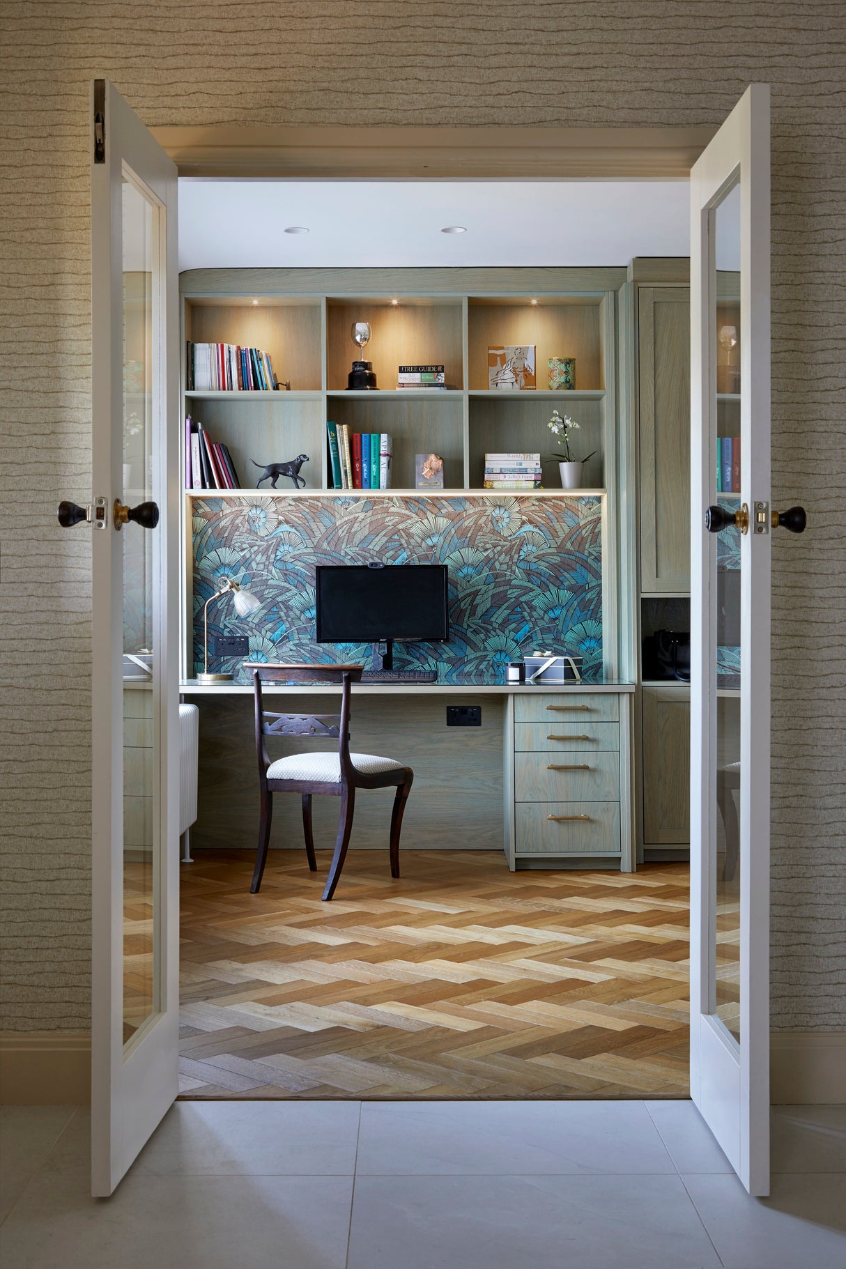 V4 Deco Herringbone Smoked Oak flooring — image 6